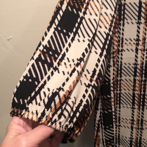 Maurices plaid button down blouse. Plus Size 2x - Picture 4 of 5